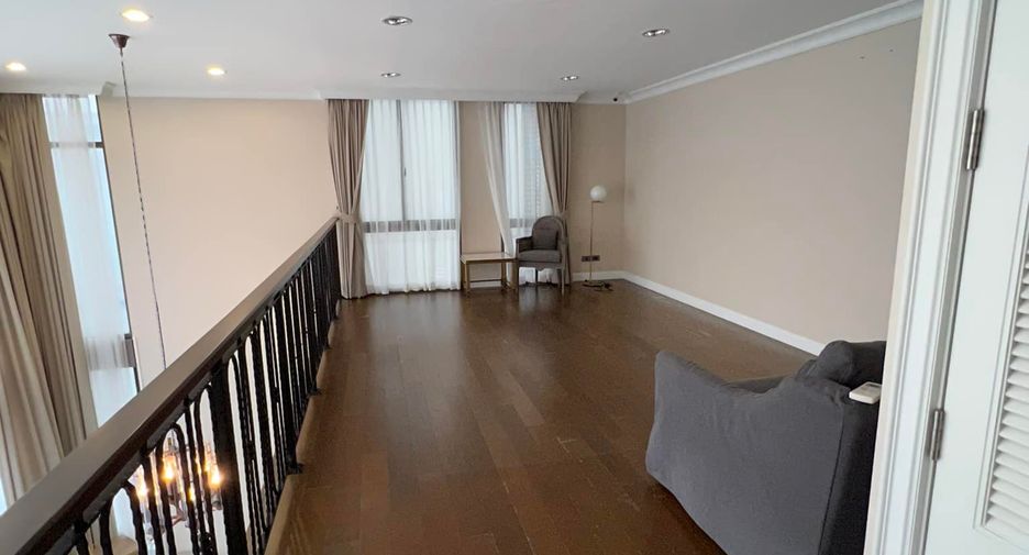 For rent and for sale 3 bedrooms townhouse in Watthana, Bangkok