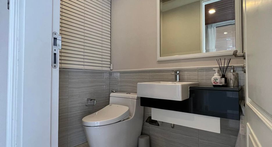 For rent and for sale 3 bedrooms townhouse in Watthana, Bangkok