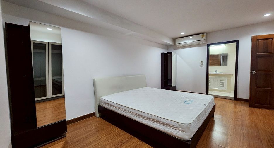 For rent 3 bedrooms condo in Watthana, Bangkok