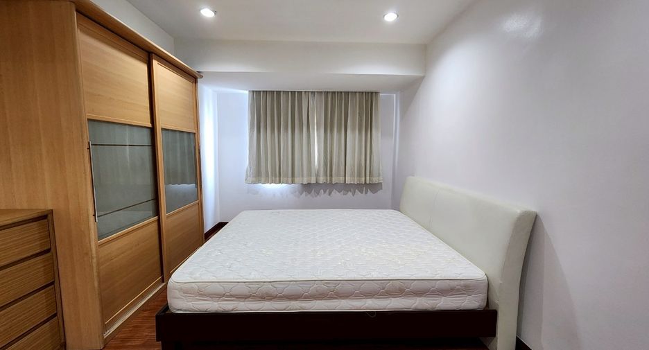 For rent 3 bedrooms condo in Watthana, Bangkok