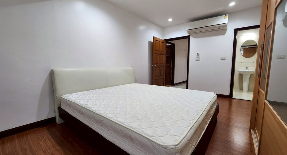 For rent 3 bedrooms condo in Watthana, Bangkok