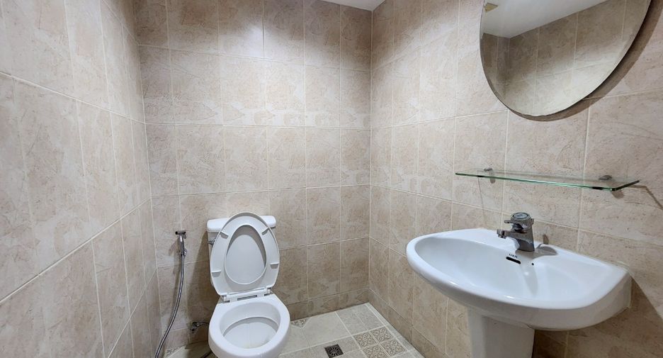 For rent 3 bedrooms condo in Watthana, Bangkok
