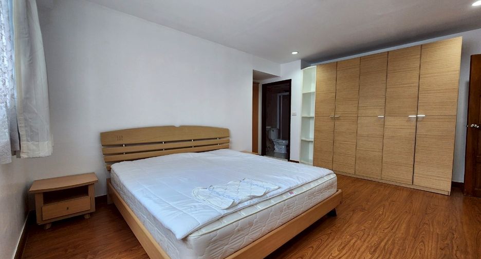For rent 3 bedrooms condo in Watthana, Bangkok