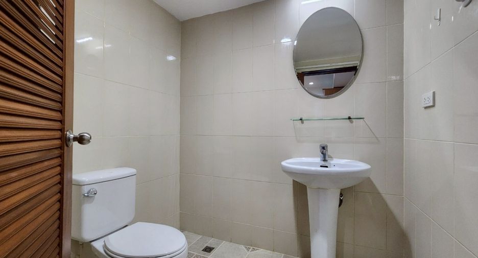 For rent 3 bedrooms condo in Watthana, Bangkok
