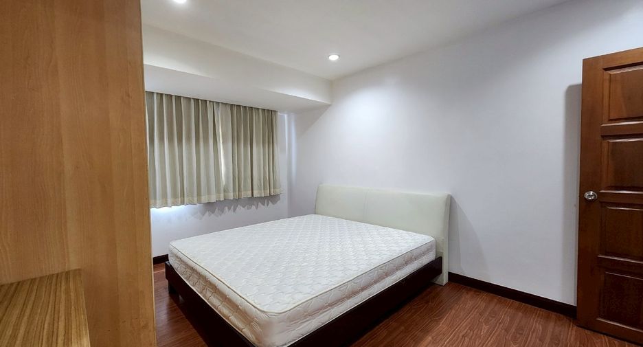 For rent 3 bedrooms condo in Watthana, Bangkok
