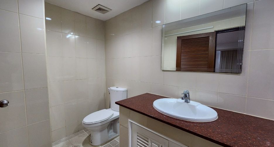 For rent 3 bedrooms condo in Watthana, Bangkok