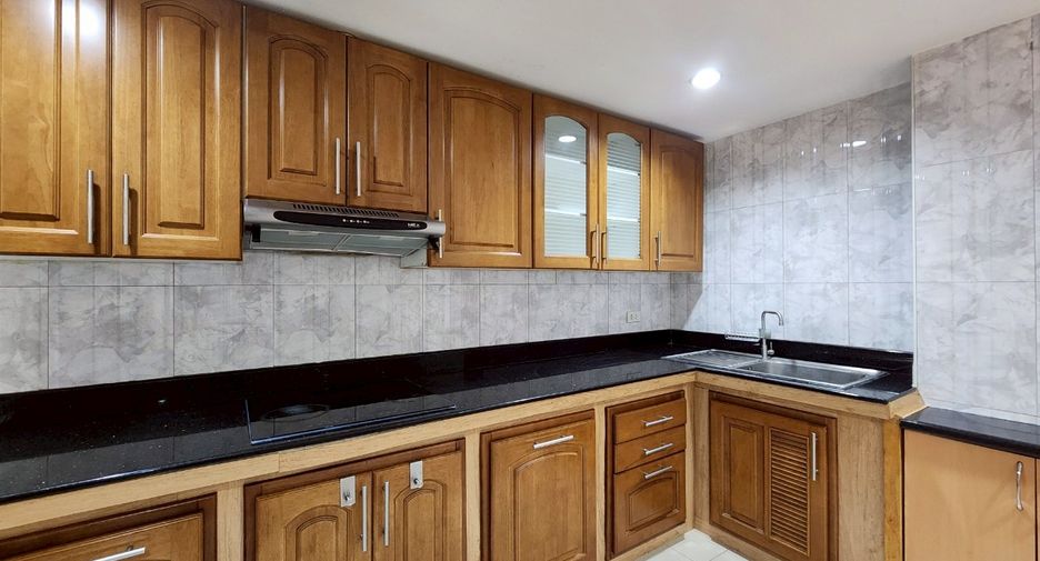 For rent 3 bedrooms condo in Watthana, Bangkok
