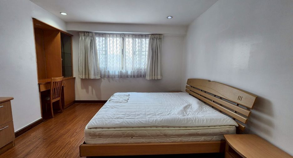 For rent 3 bedrooms condo in Watthana, Bangkok