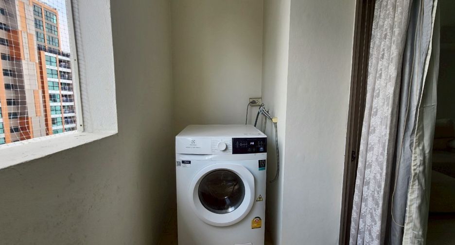 For rent 3 bedrooms condo in Watthana, Bangkok