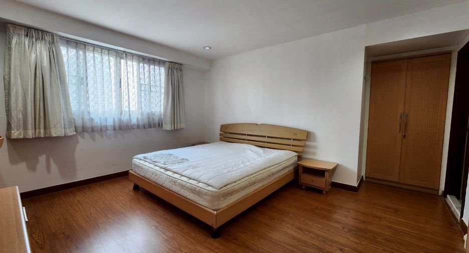 For rent 3 bedrooms condo in Watthana, Bangkok