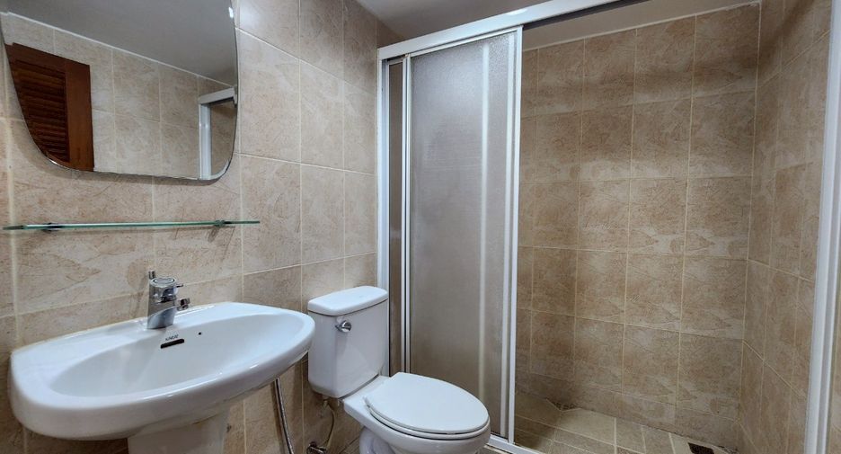 For rent 3 bedrooms condo in Watthana, Bangkok