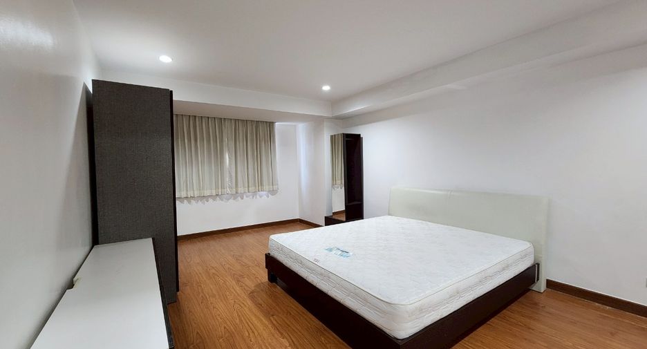 For rent 3 bedrooms condo in Watthana, Bangkok