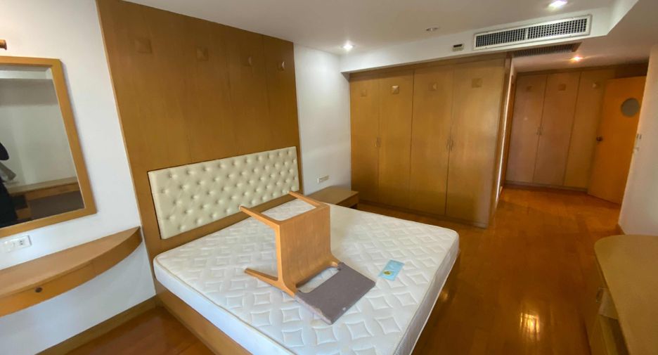 For rent 3 bedrooms condo in Watthana, Bangkok