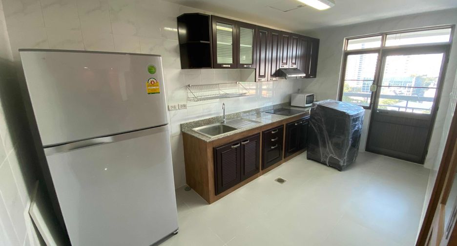 For rent 3 bedrooms condo in Watthana, Bangkok