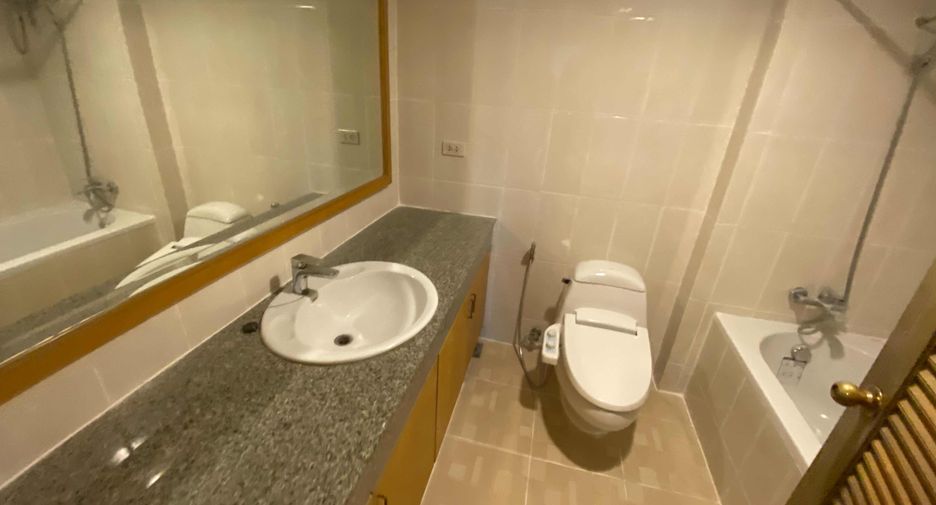 For rent 3 bedrooms condo in Watthana, Bangkok