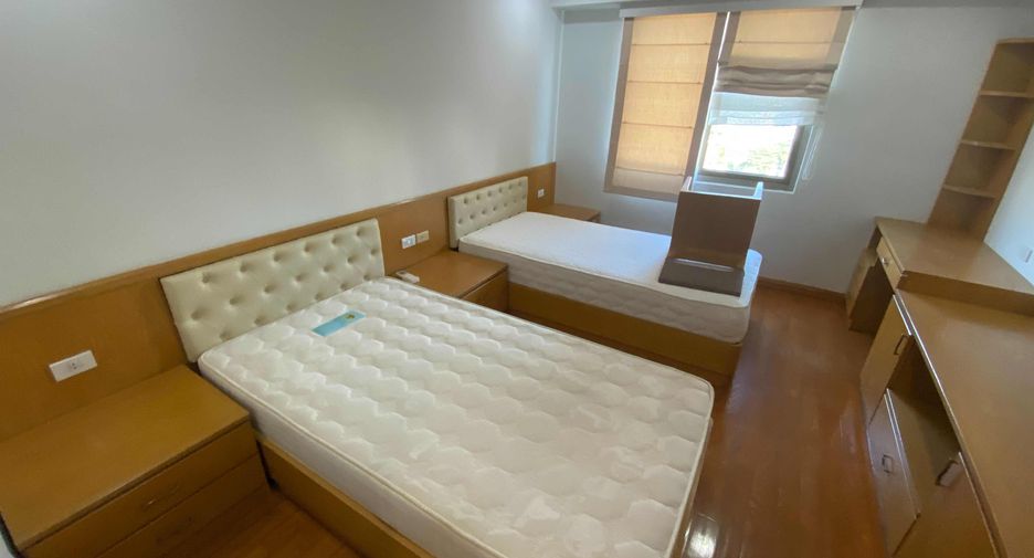For rent 3 bedrooms condo in Watthana, Bangkok