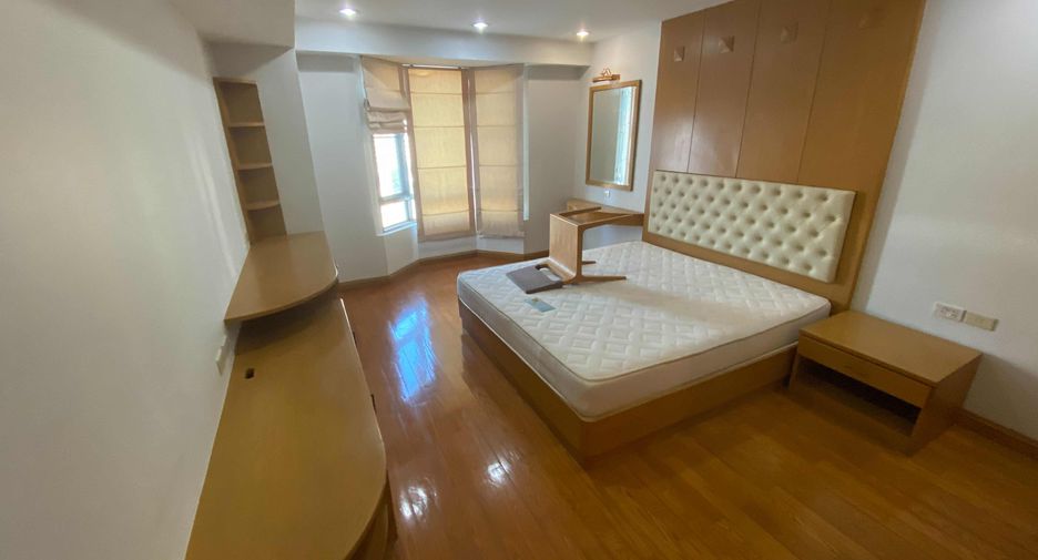 For rent 3 bedrooms condo in Watthana, Bangkok