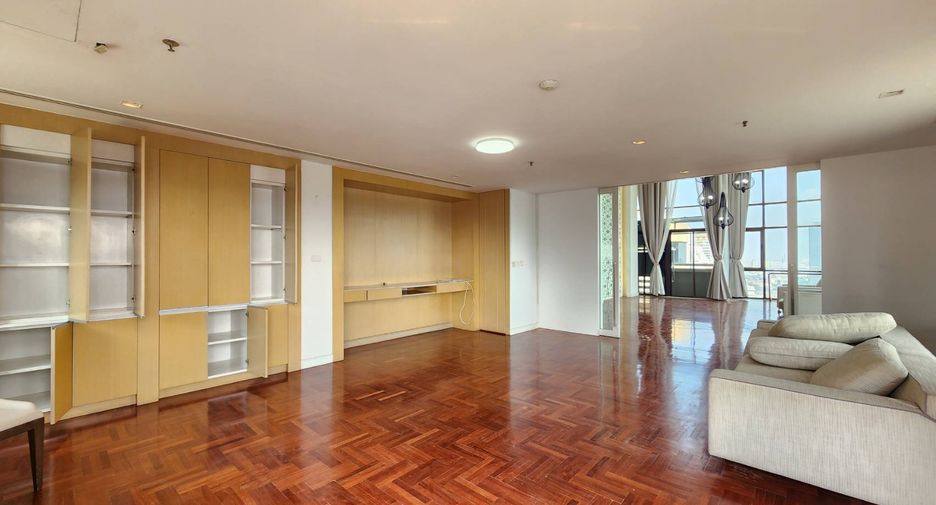 For rent 4 bedrooms condo in Khlong Toei, Bangkok