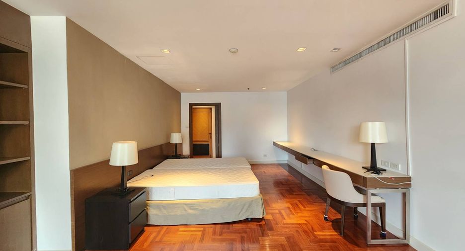 For rent 4 bedrooms condo in Khlong Toei, Bangkok