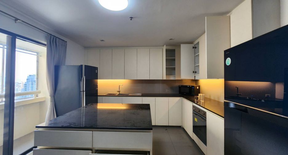 For rent 4 bedrooms condo in Khlong Toei, Bangkok