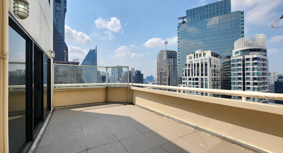 For rent 4 bedrooms condo in Khlong Toei, Bangkok