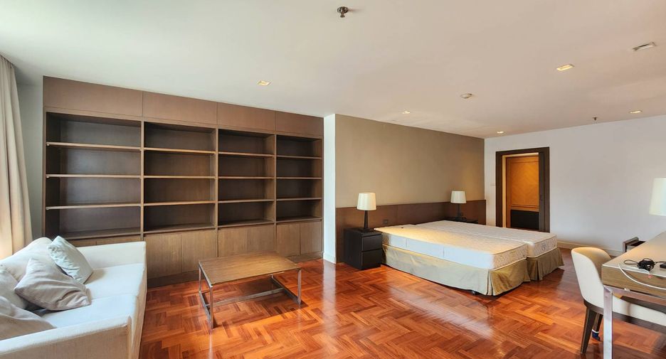 For rent 4 bedrooms condo in Khlong Toei, Bangkok