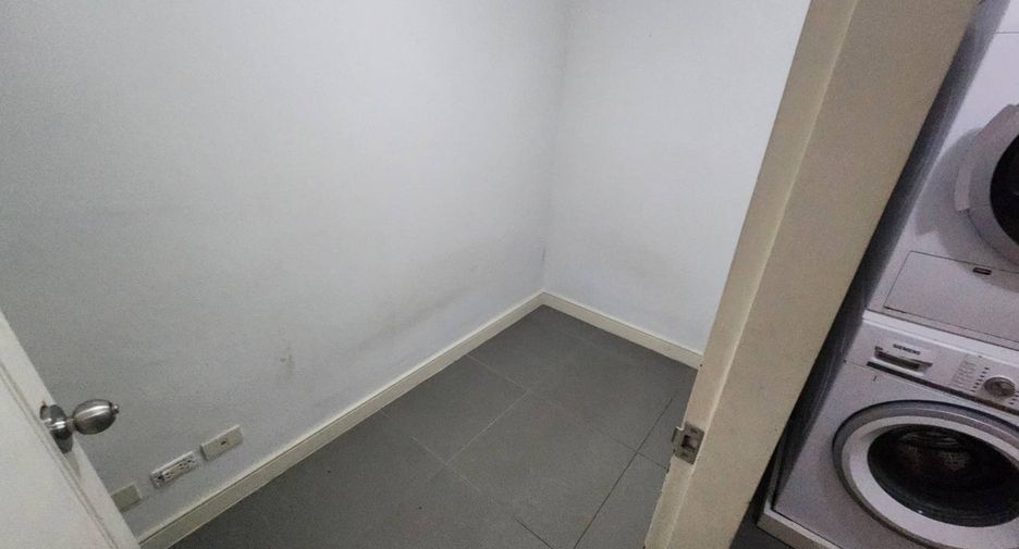 For rent 4 bedrooms condo in Khlong Toei, Bangkok