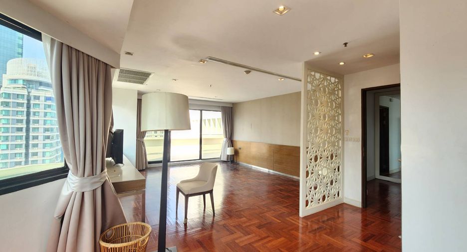 For rent 4 bedrooms condo in Khlong Toei, Bangkok
