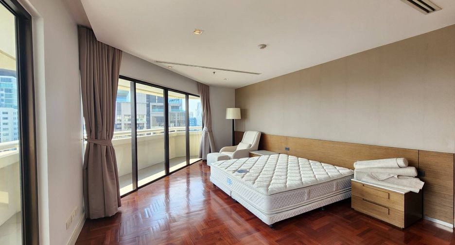 For rent 4 bedrooms condo in Khlong Toei, Bangkok
