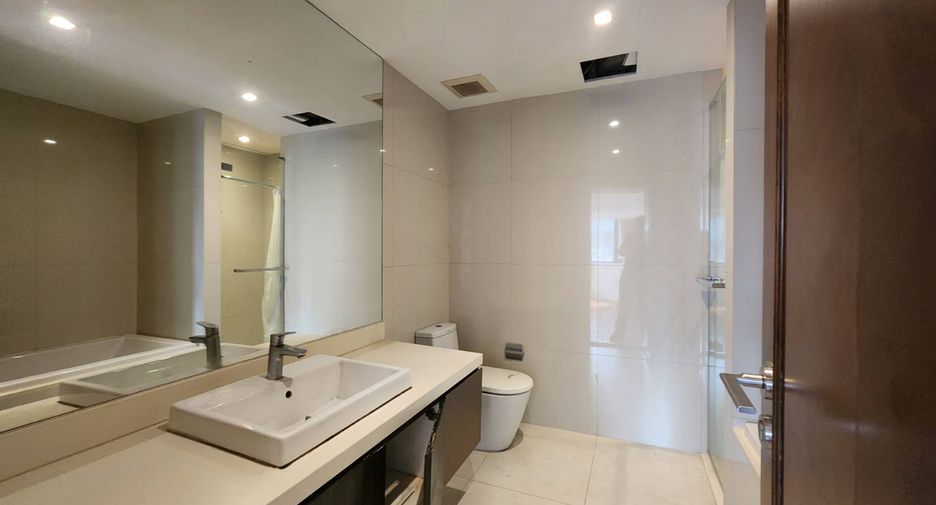 For rent 4 bedrooms condo in Khlong Toei, Bangkok