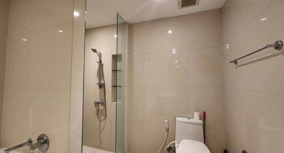 For rent 4 bedrooms condo in Khlong Toei, Bangkok
