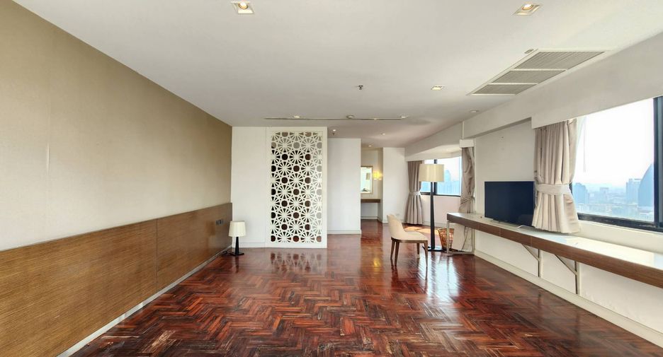 For rent 4 bedrooms condo in Khlong Toei, Bangkok