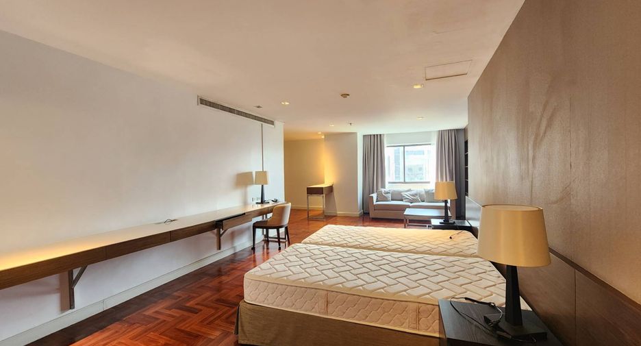 For rent 4 bedrooms condo in Khlong Toei, Bangkok