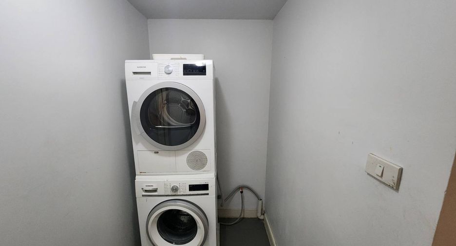 For rent 4 bedrooms condo in Khlong Toei, Bangkok