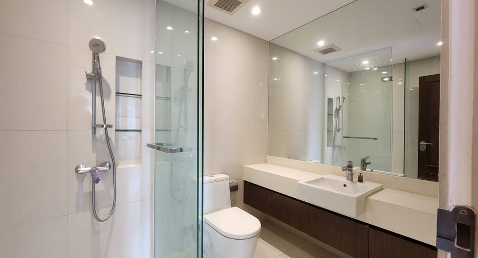 For rent 4 bedrooms condo in Khlong Toei, Bangkok