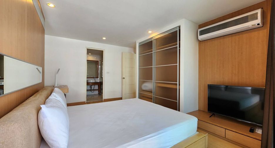 For rent 3 bedrooms condo in Watthana, Bangkok