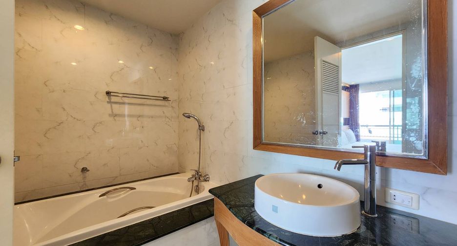 For rent 3 bedrooms condo in Watthana, Bangkok