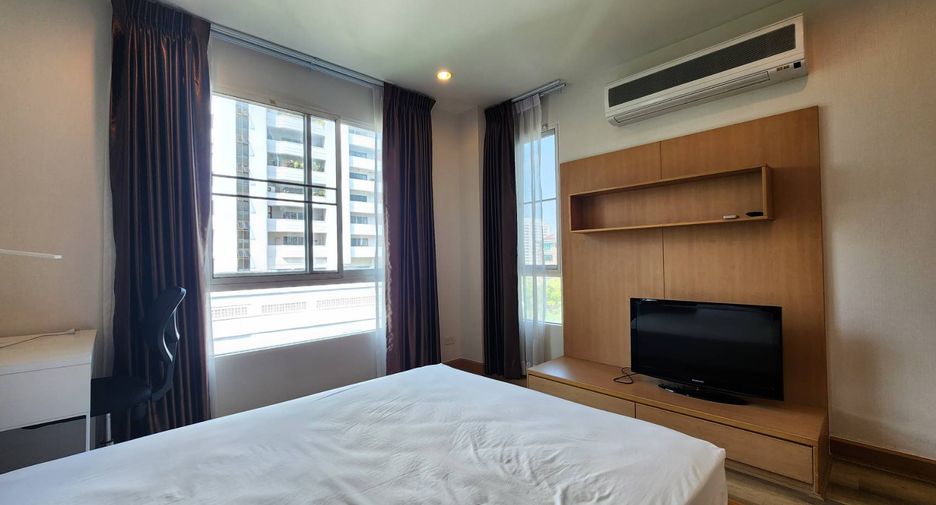For rent 3 bedrooms condo in Watthana, Bangkok