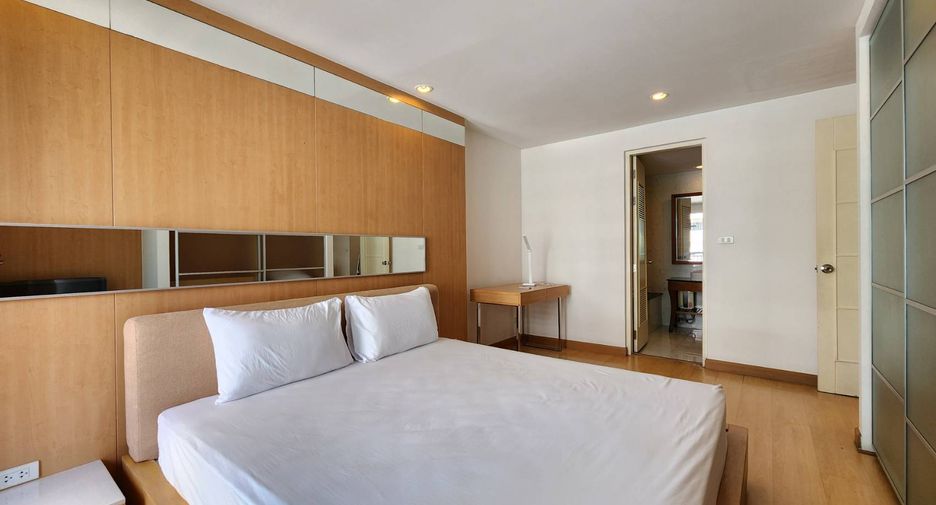For rent 3 bedrooms condo in Watthana, Bangkok