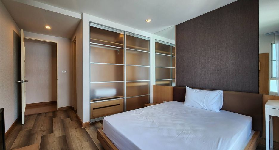 For rent 3 bedrooms condo in Watthana, Bangkok