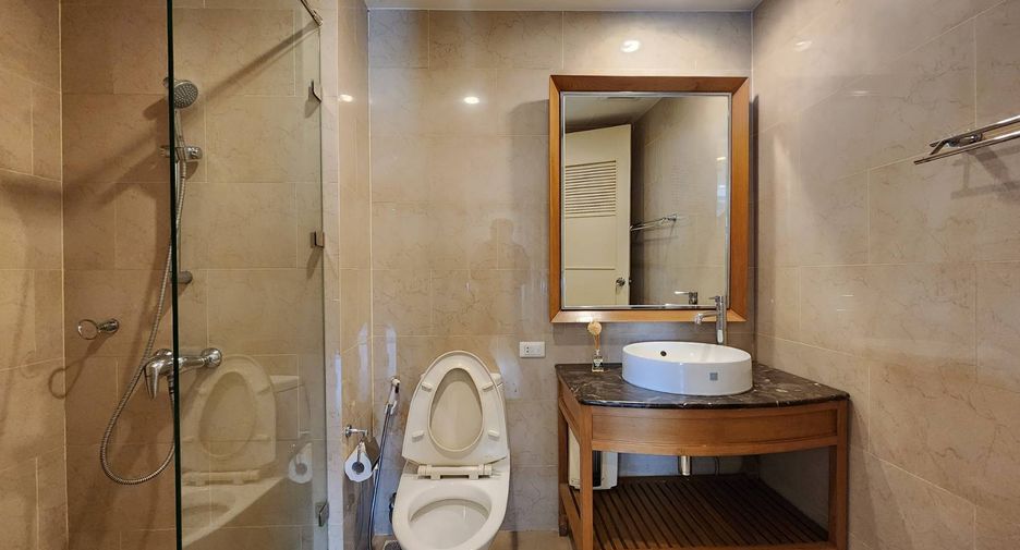 For rent 3 bedrooms condo in Watthana, Bangkok