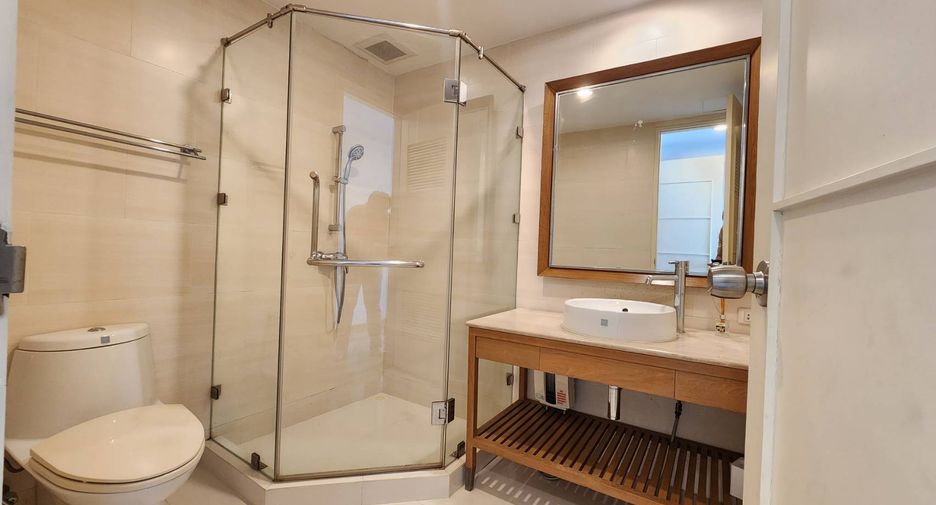 For rent 3 bedrooms condo in Watthana, Bangkok
