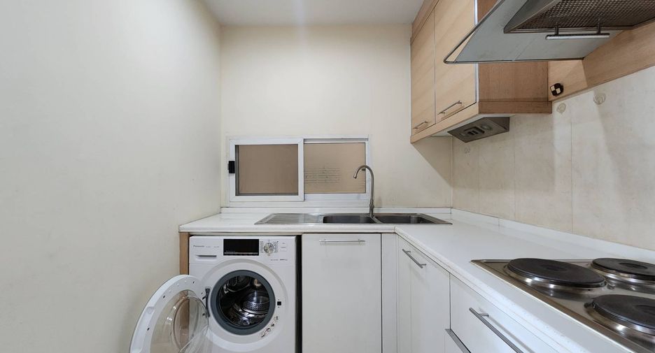 For rent 3 bedrooms condo in Watthana, Bangkok