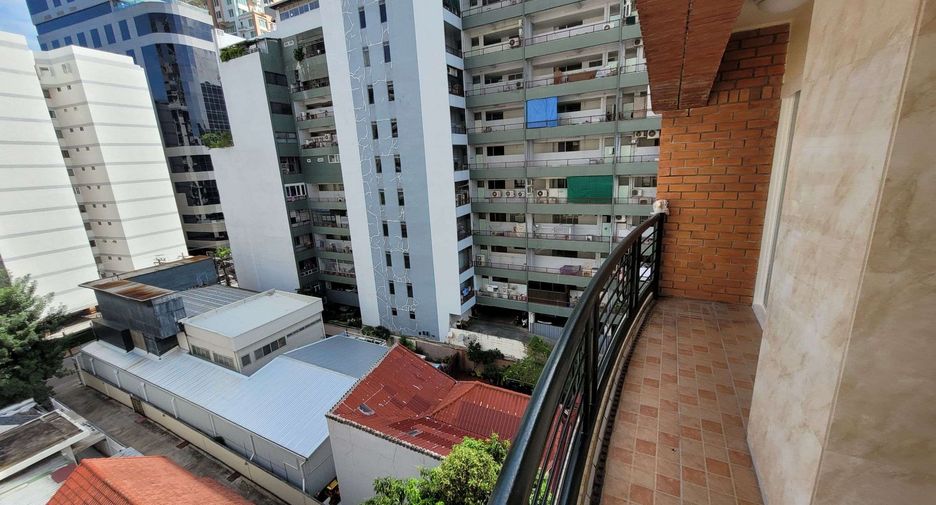 À louer 3 chambres condo à Khlong Toei, Bangkok