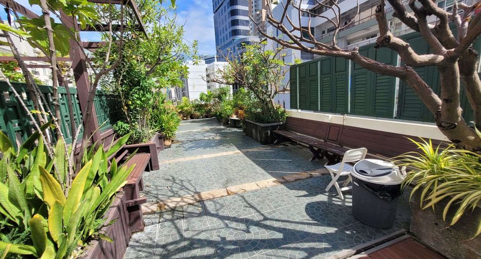 À louer 3 chambres condo à Khlong Toei, Bangkok