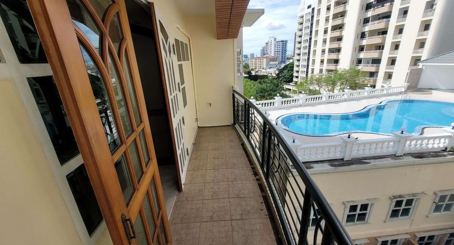 À louer 3 chambres condo à Khlong Toei, Bangkok