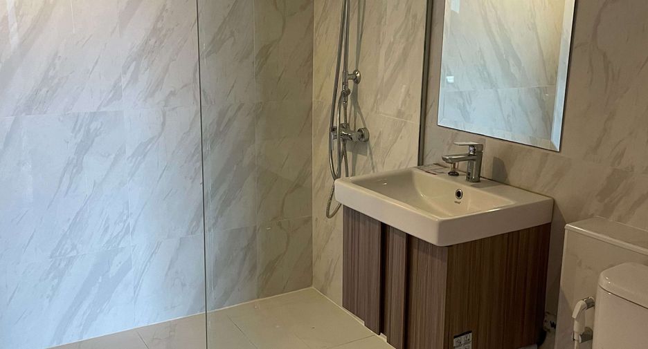 For rent 3 bedrooms condo in Khlong Toei, Bangkok