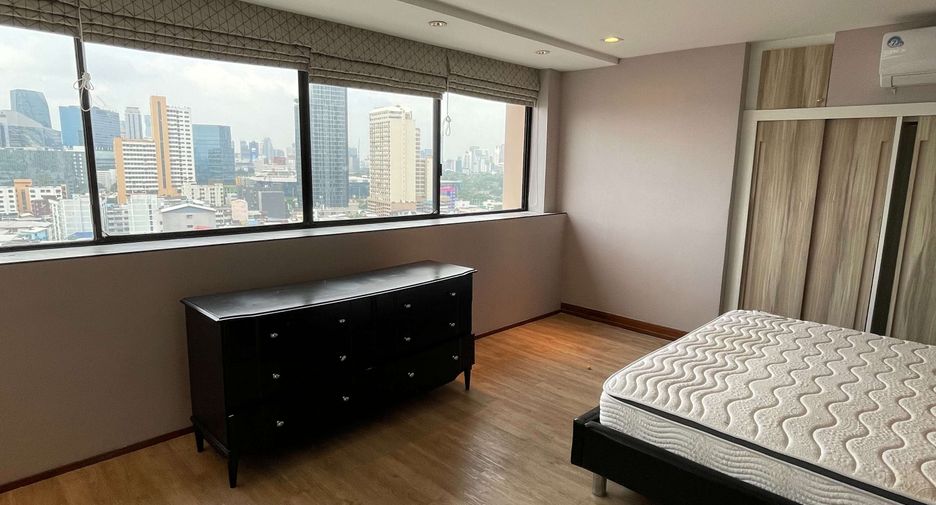 For rent 3 bedrooms condo in Khlong Toei, Bangkok