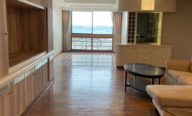 Condo en alquiler de 3 habitaciones en Khlong Toei, Bangkok