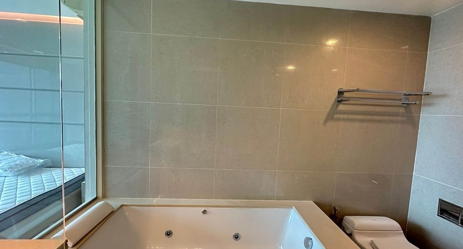 For rent 2 bedrooms condo in Watthana, Bangkok